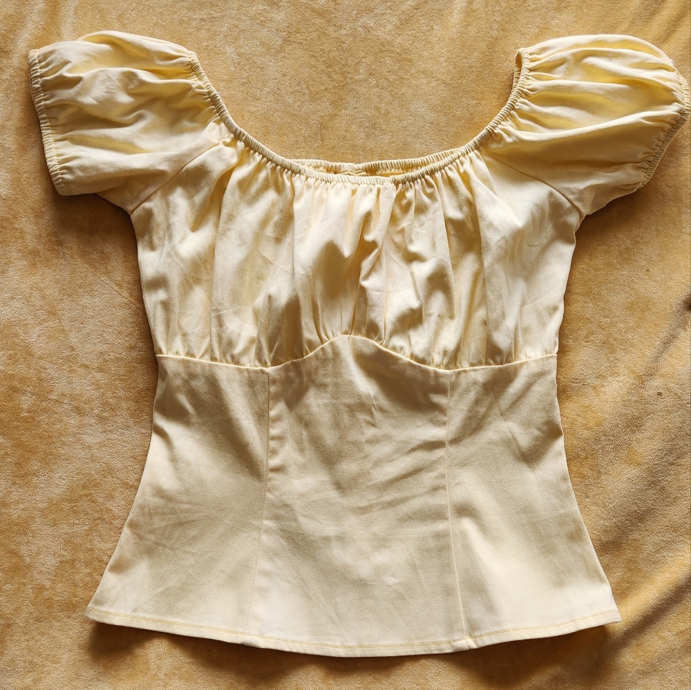 EUC XS Pinup Couture Pale Yellow Peasant Top